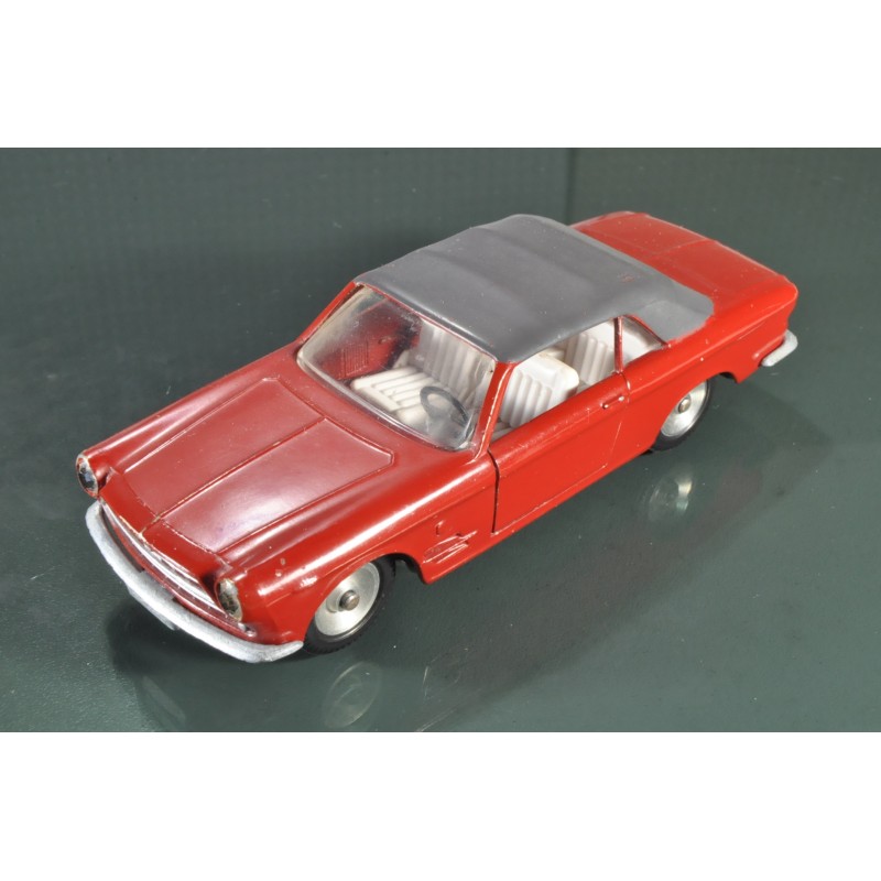 Solido "Serie 100" 133 1:43 Fiat 2300S Cabriolet Ghia - rouge