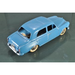 Dinky Toys France 24B Peugeot 403 - Bleu