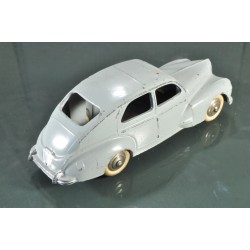 Dinky Toys France 24R Peugeot 203 - gris clair - grande lunette